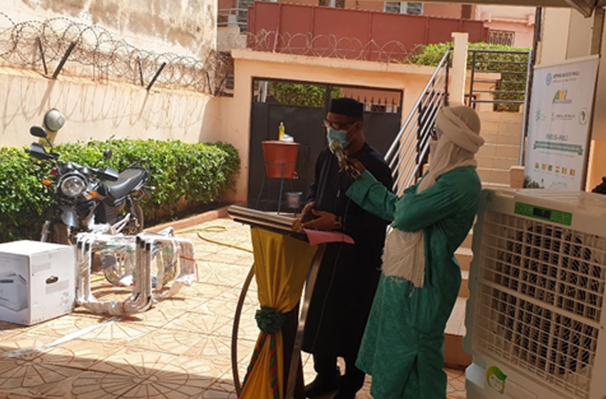 Cérémonie de remise d’équipements aux entités d’appui et de suivi (ESA) par le PARIIS MALI 